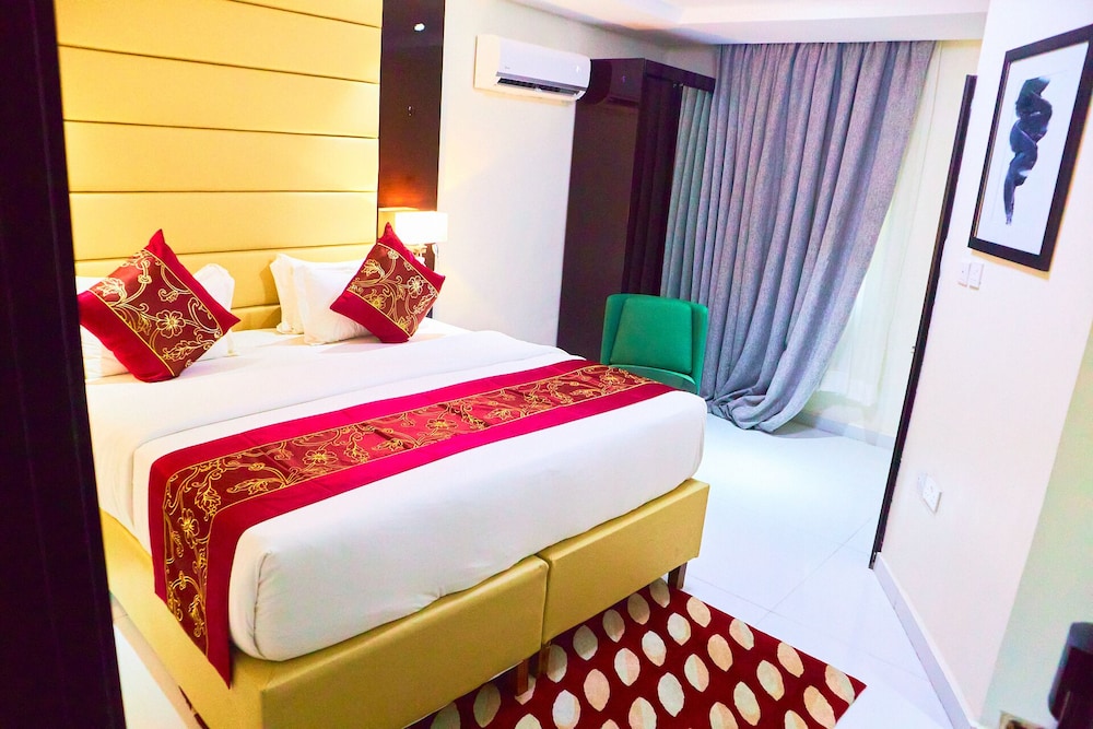 Panoramic Room