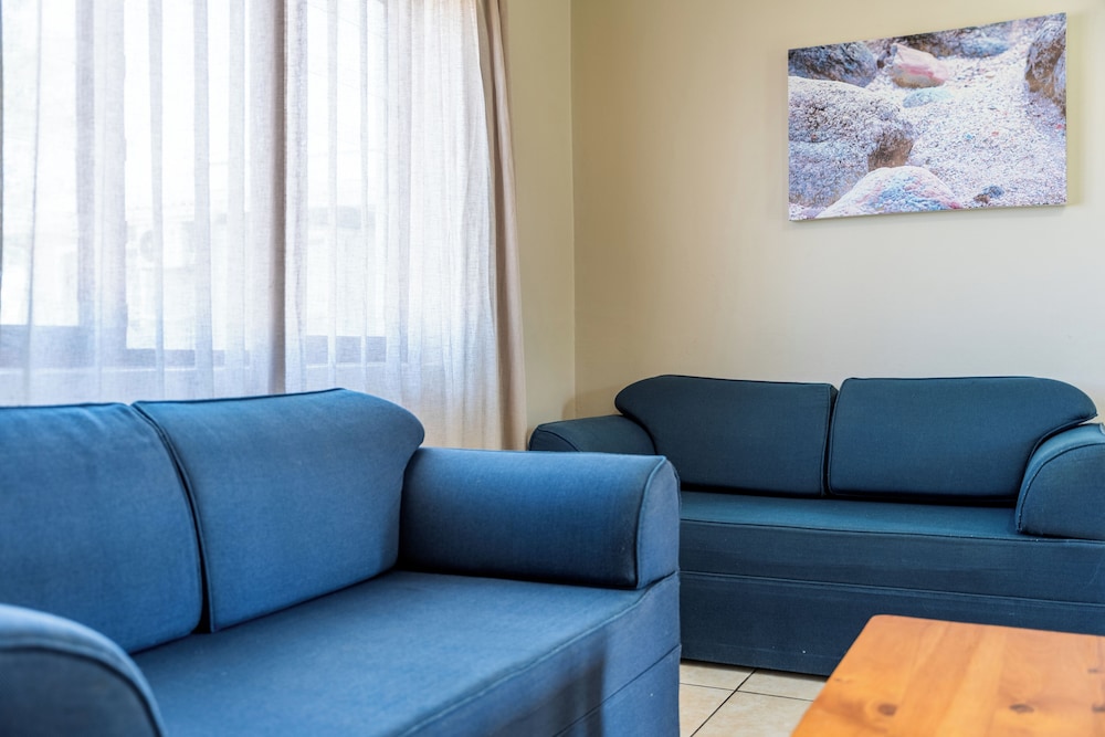 4 Sleeper Beach House (1 bedroom sea v) (19)