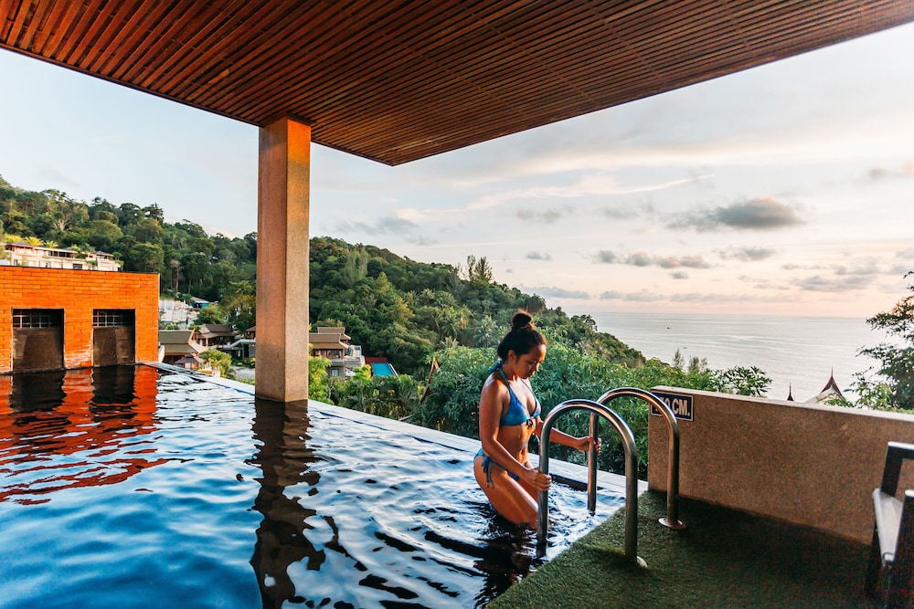 Grand Thai with Spa Bath & Private Pool - Photo 3