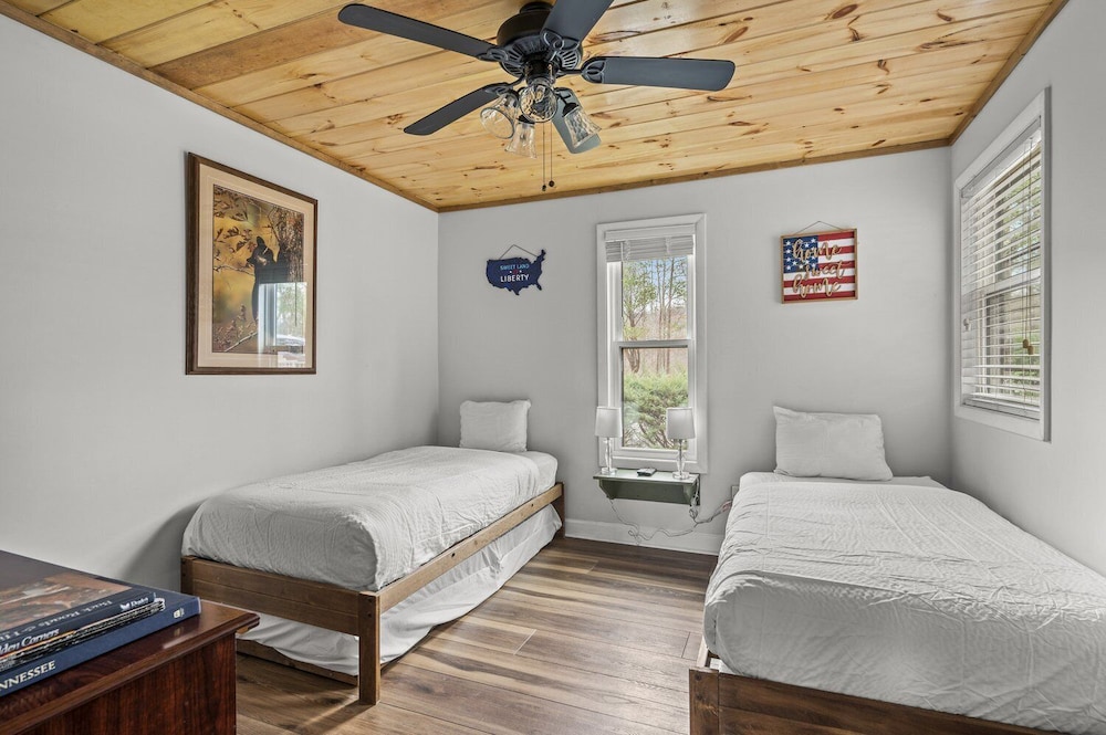 Whispering Woods | Indoor Pool Sleeps 7 Mountain Views Playground photo 2