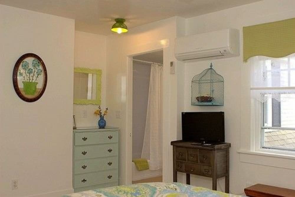 Room (Grenville) photo 2
