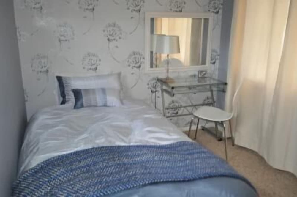 Standard Suite, 1 Bedroom, Non Smoking, Shared Bathroom