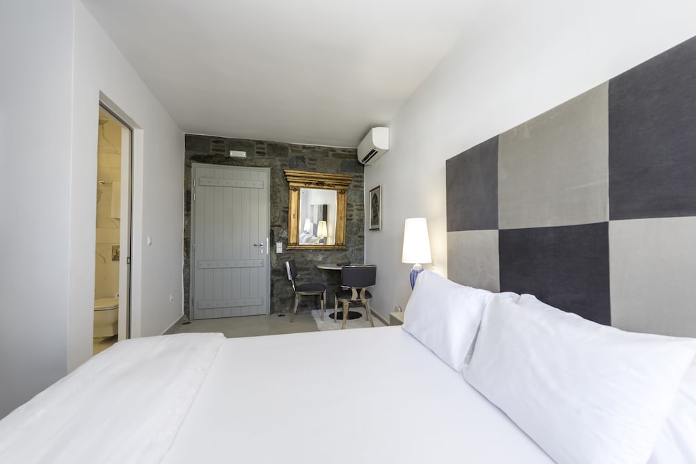 Superior Room, Partial Sea View - Photo 2