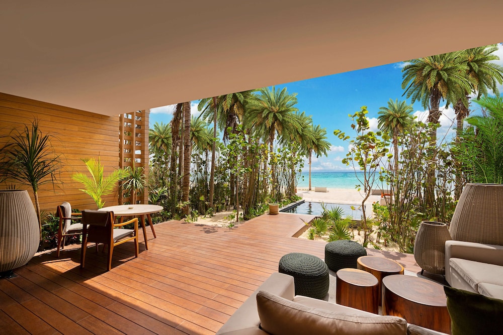 Beachfront Lanai Pool Suite -Queen
