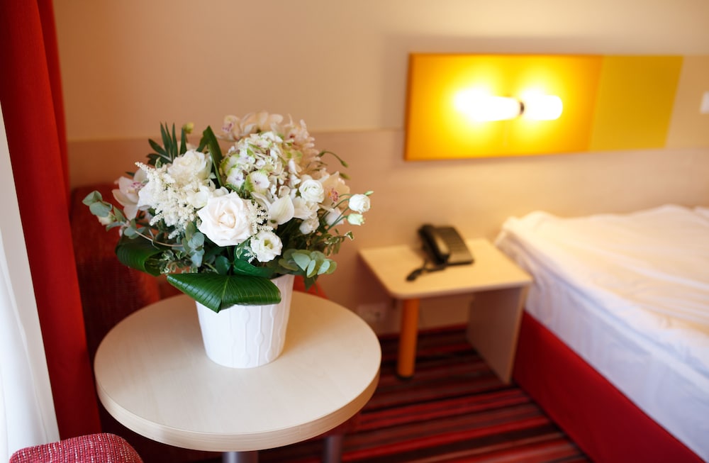 Standard Twin Bed Room, Without Sea-View, Air-Condition, Balcony, Nonsmoking photo 2