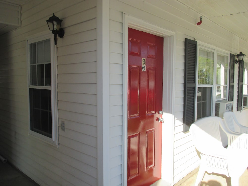 Corner Double Rm 1st FL - Ocean - Garden View - Kitchenette - NonSmoking - Room 9