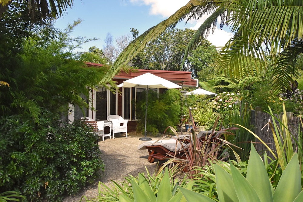 Premium Double Room, 1 King Bed, Pool Access, Garden Area photo 3
