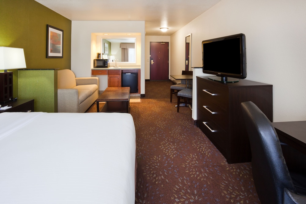 Standard Room, 1 King Bed - Photo 3