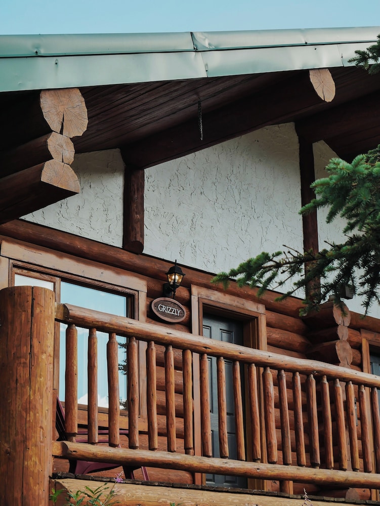Deluxe Cabin (Not Pet Friendly) photo 3