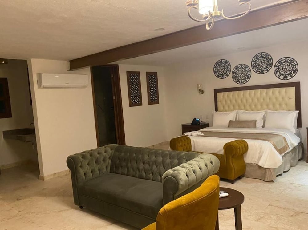 Junior Suite, 1 King Bed - Photo 3