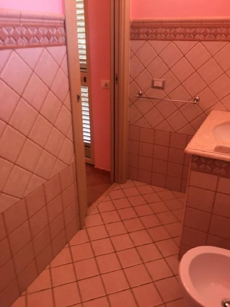 Comfort Room, Private Bathroom photo 2