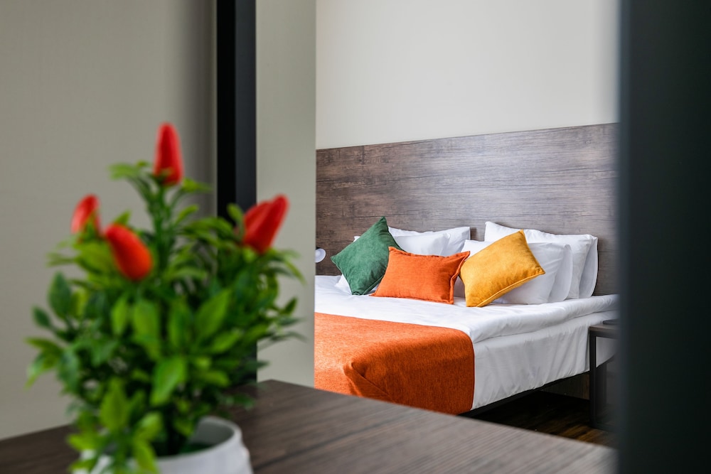 Deluxe Room, 1 King Bed, Balcony photo 1