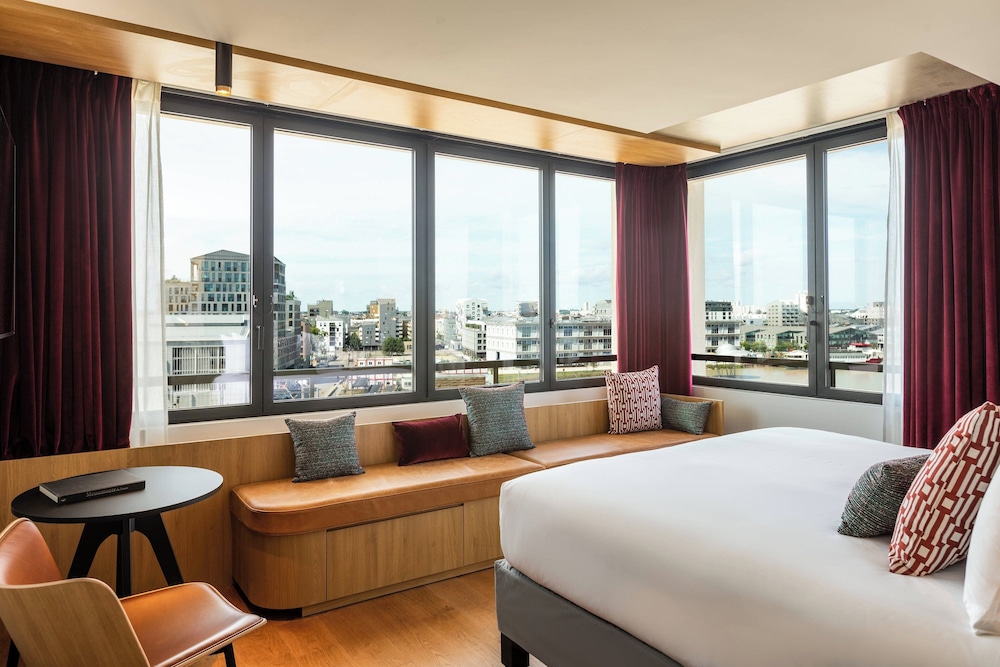 Room, 1 King Bed, Corner (La Galerie) - Photo 1
