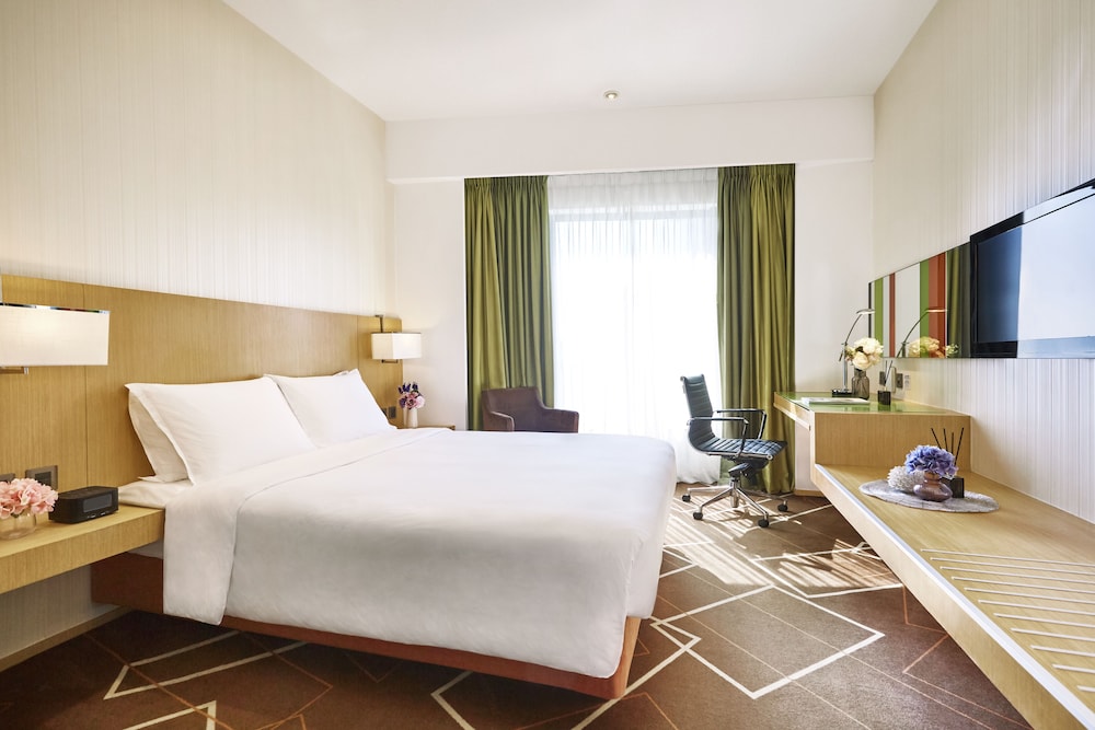 Queen Room with Partial Sea View