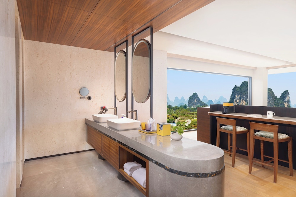 Premium Room, 1 King Bed (Super King, Camelback View)