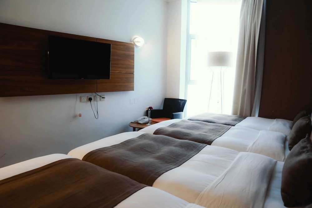 Deluxe Quadruple Room - Photo 2