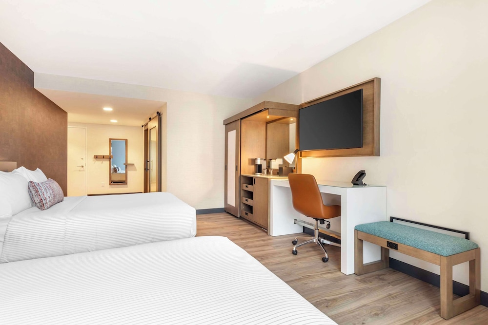 Room, 2 Queen Beds, Accessible, Non Smoking (Roll-In Shower) - Photo 2