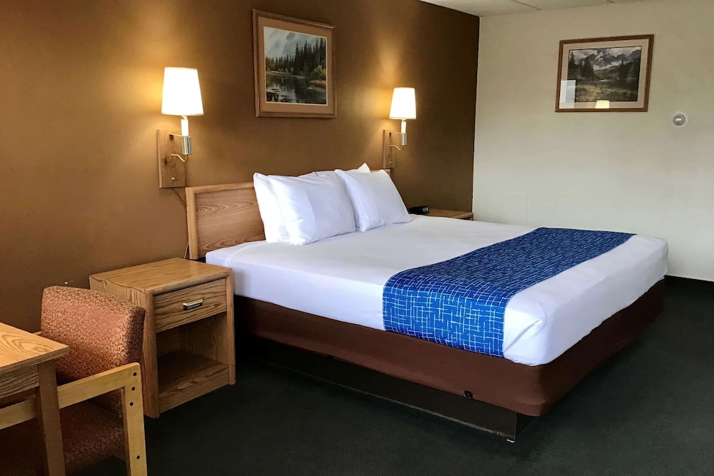 Room, 1 King Bed, Accessible, Non Smoking (Mobility, Tub w/ Grab Bars) - Photo 1