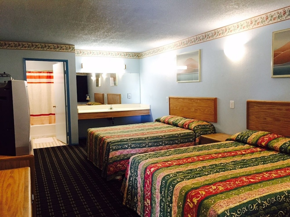 Room, 2 Queen Beds, Non Smoking photo 1