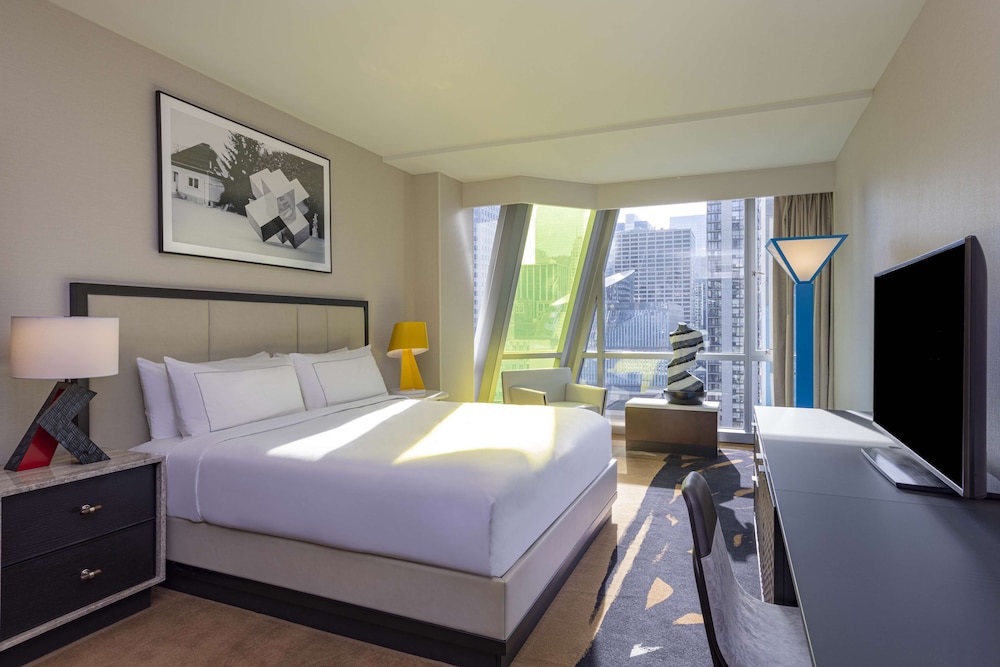 Room, 1 King Bed, Accessible (Roll-In Shower) - Photo 2