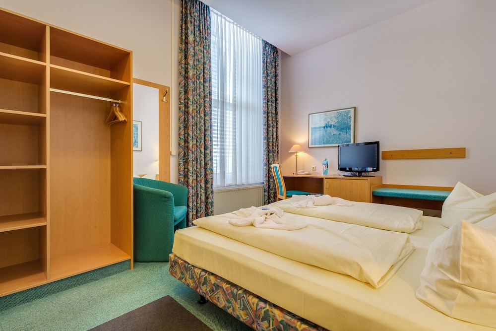 Standard Double Room - Photo 3