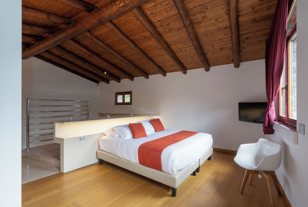 Honeymoon Suite Villa Olivo with Private Terrace and Lake View photo 2
