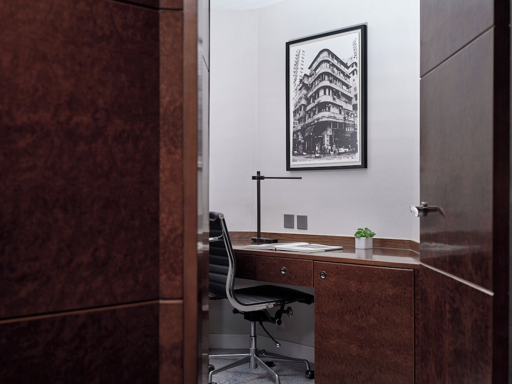 Club Executive Suite photo 3