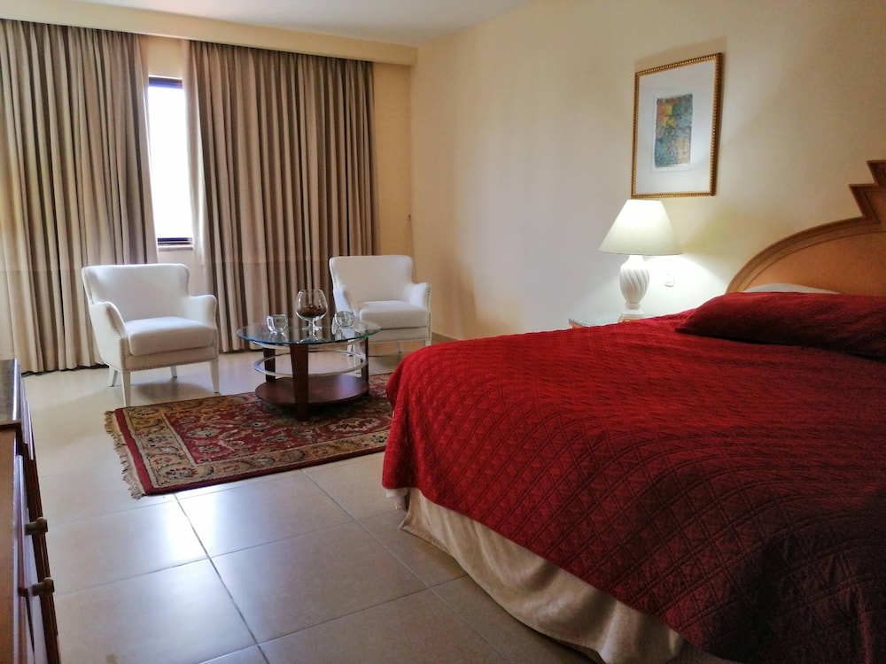 Luxury King Room - Photo 5
