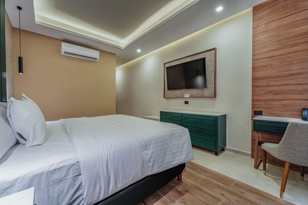 Deluxe Room - Photo 6