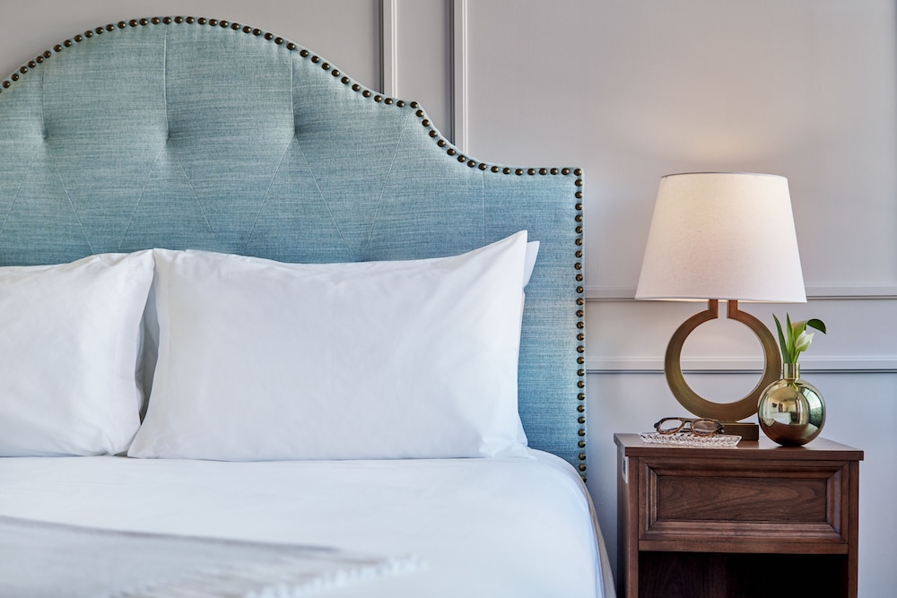 Room, 1 King Bed, Corner