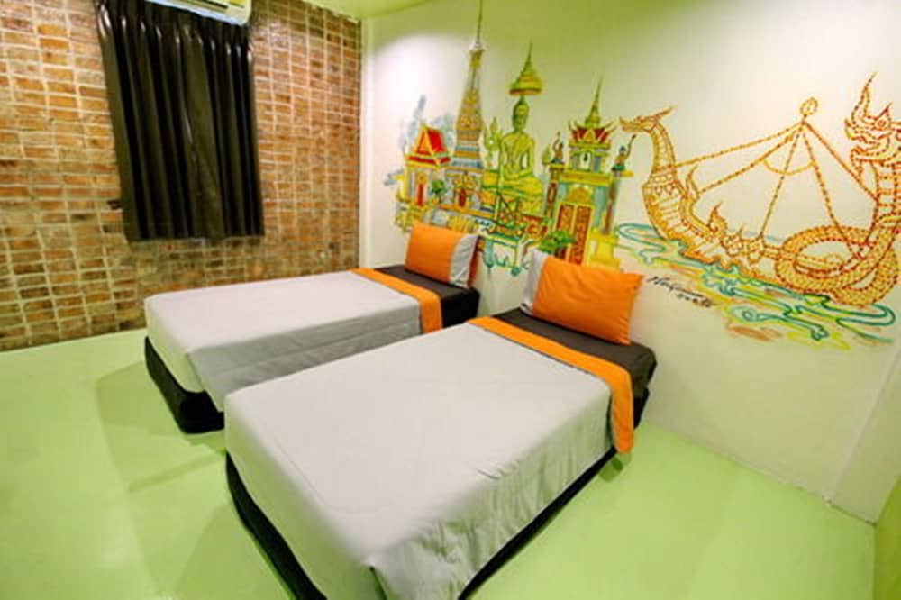 Chic Standard Room (Twin Beds) photo 2