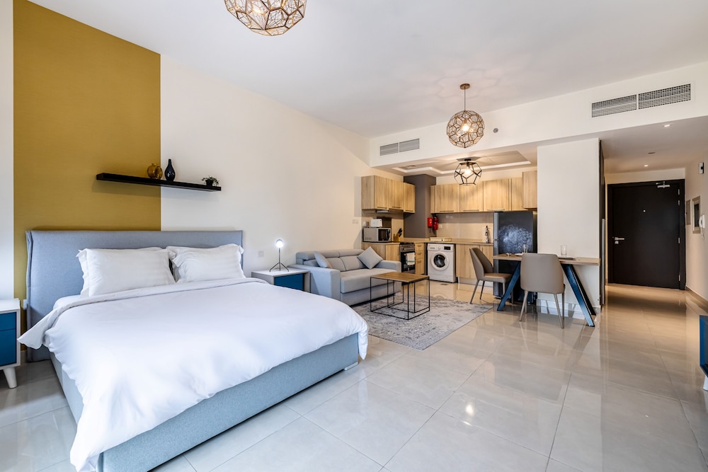Deluxe Studio with Kitchen and Balcony photo 3
