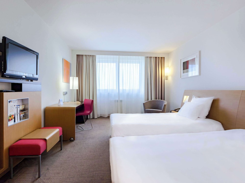 Superior Room, 1 Queen Bed with Sofa bed (Novation) photo 3