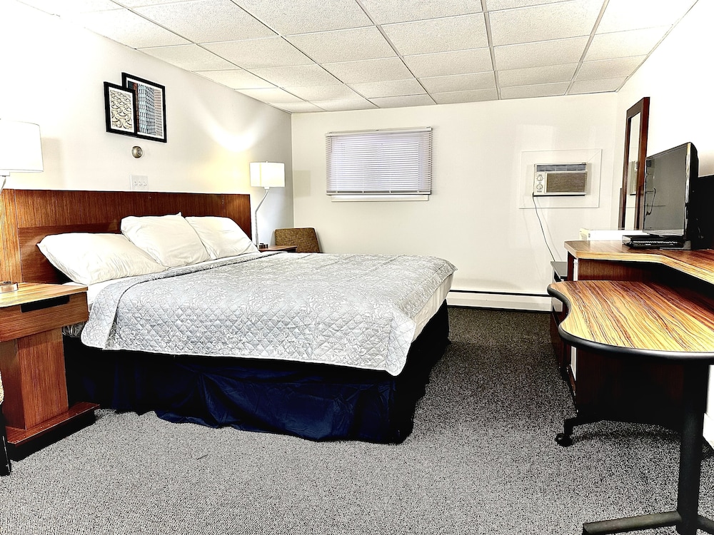 Standard Room, 1 King Bed, Non Smoking photo 2