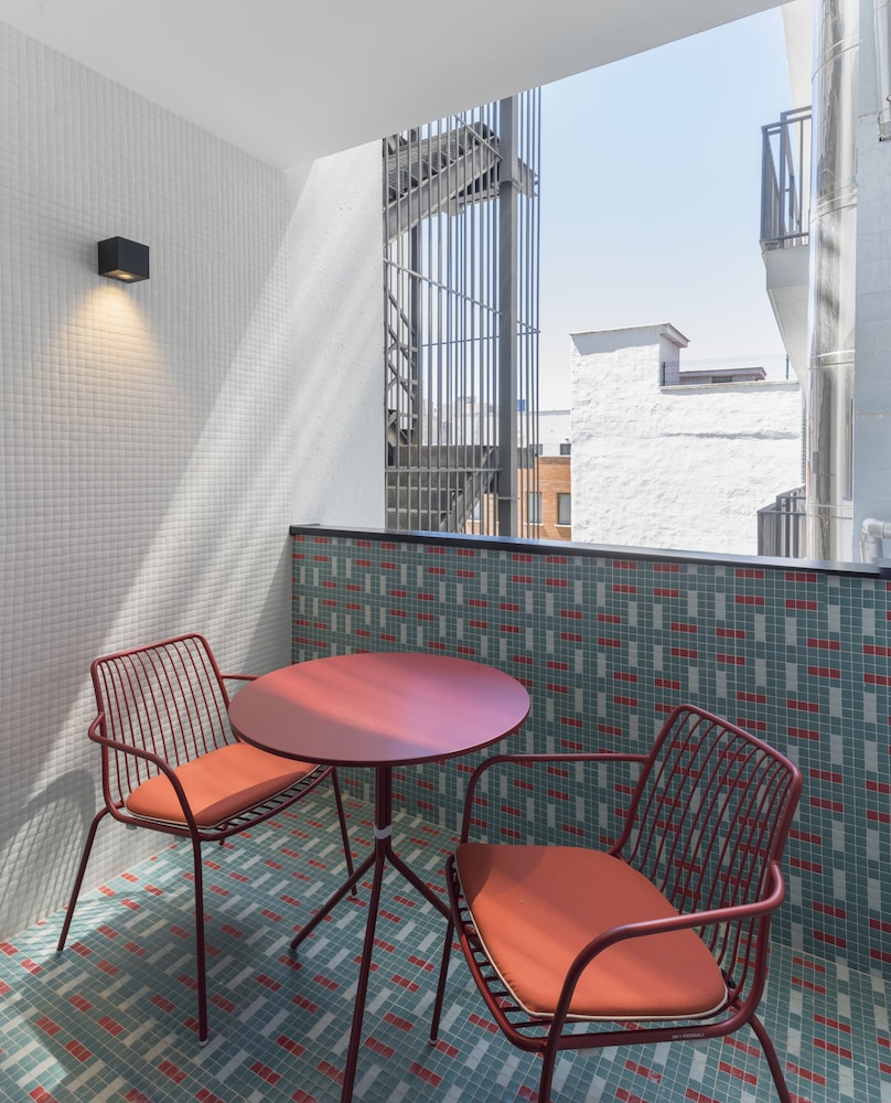 Junior Suite, 1 King Bed with Sofa bed, Courtyard View (3 Adults - 314914722) thumbnail 5
