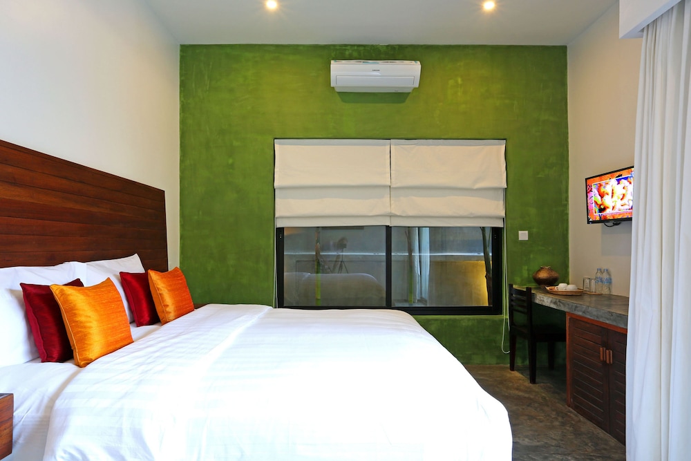 Deluxe Double Room with Pool View