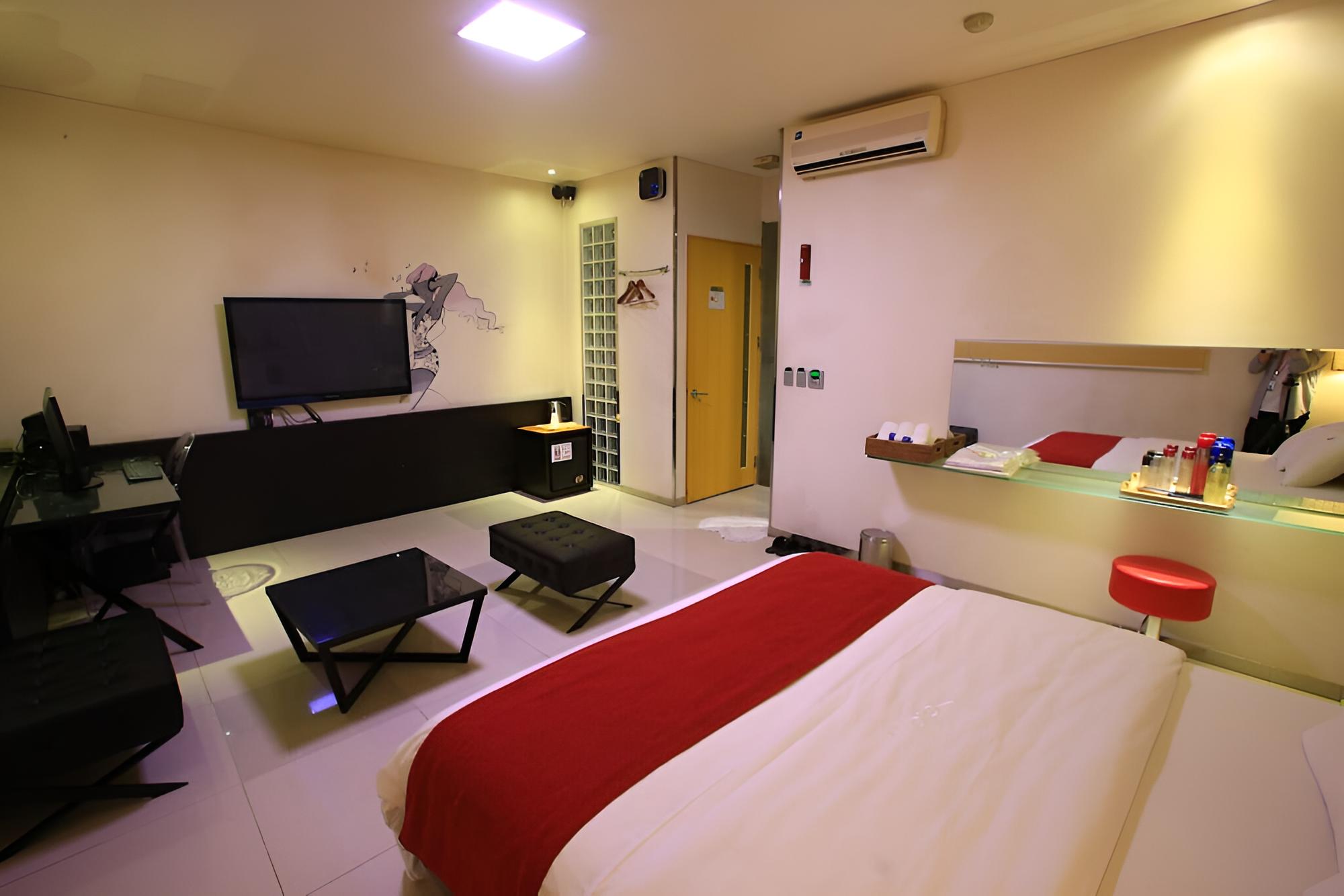 Room (Standard room (Netflix available)) - Photo 17