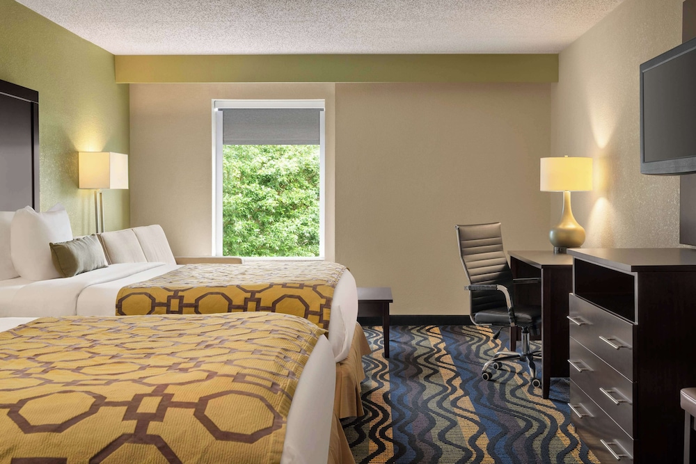 Suite, Multiple Beds, Non Smoking (2 Queen Beds with Sofa Bed) - Photo 1