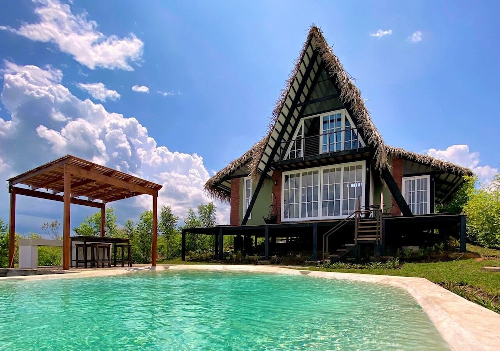 Elite Cottage, 3 Bedrooms, Private Pool, Valley View