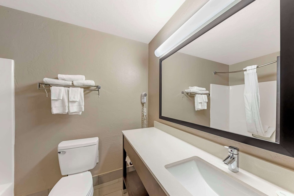 Standard Room, 2 Queen Beds, Non Smoking - Photo 4