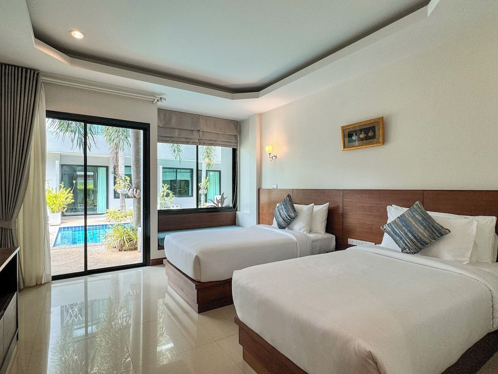 Superior Room, Pool Access - Photo 2