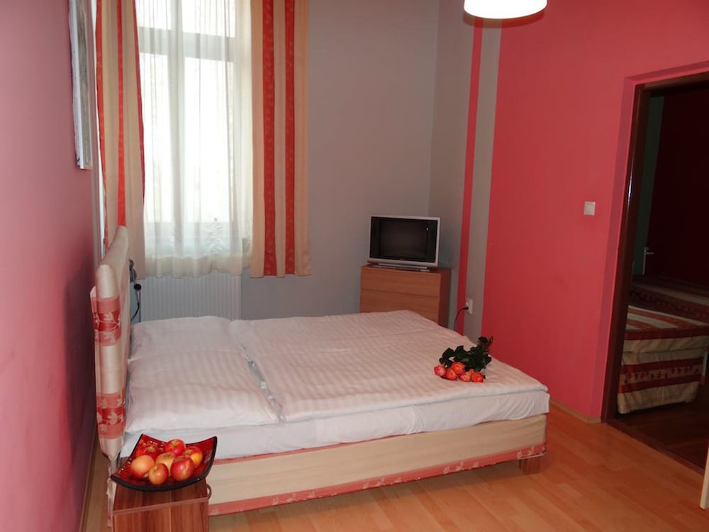 Family Apartment photo 3