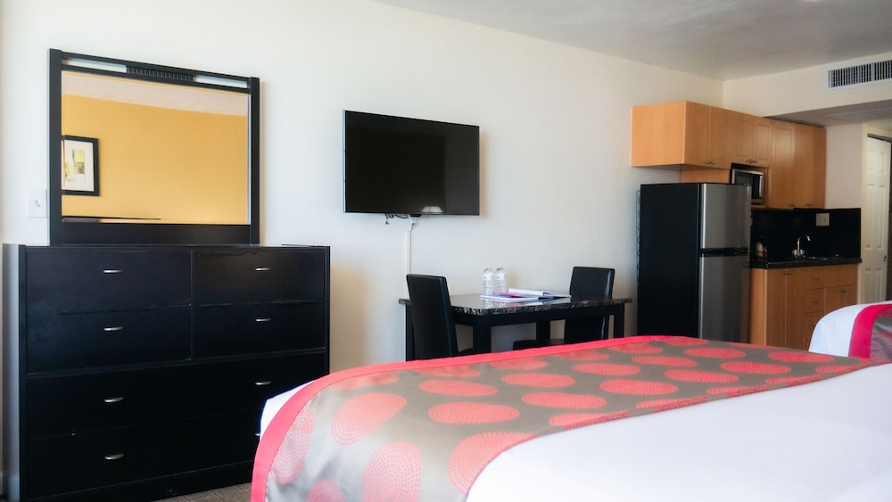Deluxe Room, 2 Queen Beds, Kitchenette (Non-Smoking) - Photo 3