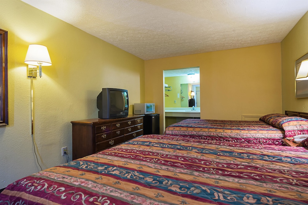 Deluxe Room, 2 Double Beds, Smoking, Refrigerator & Microwave photo 3