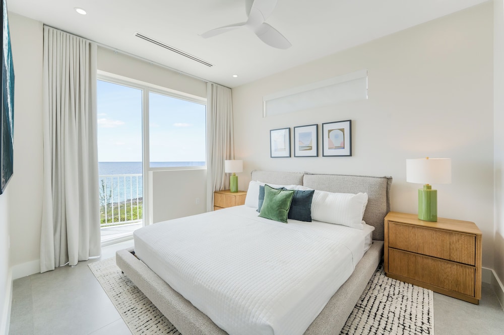 303 - 2 Bedroom Ocean View (3rd Floor) photo 2