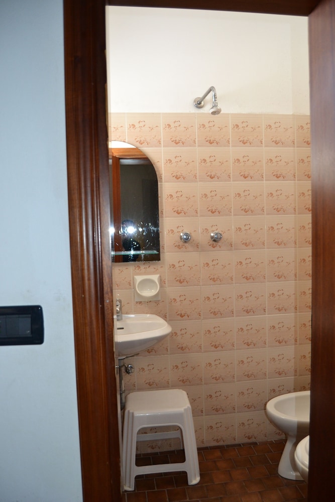 Basic Single Room photo 2
