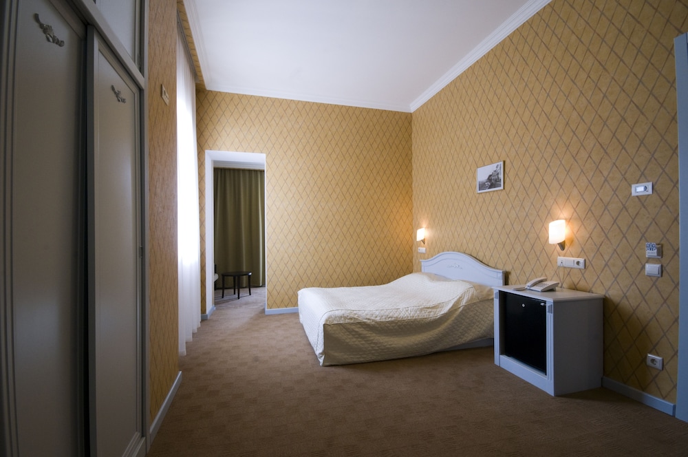 Superior Double Room, 1 Queen Bed, Annex Building photo 2