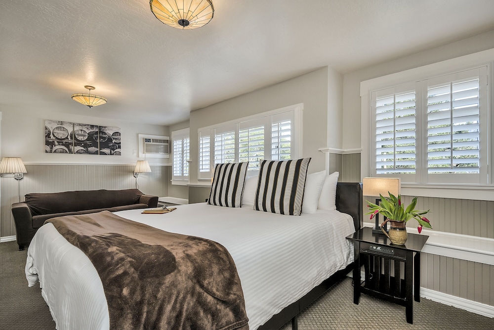 Luxury Room, 1 King Bed with Sofa bed (Palisades)