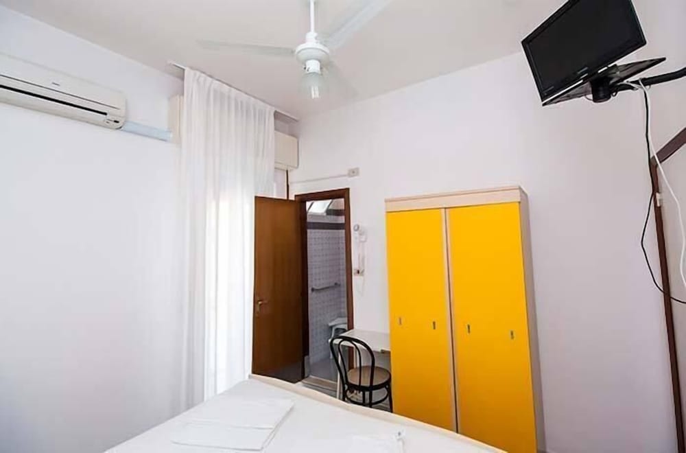 Quadruple Room - Photo 8