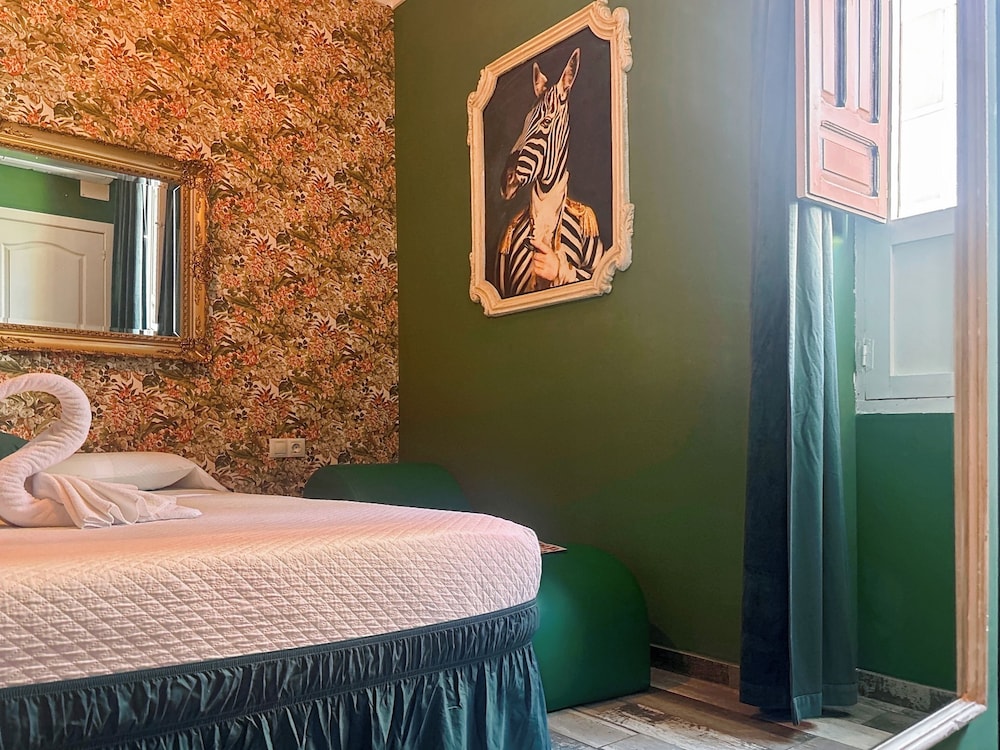 Deluxe Double Room - Photo 11
